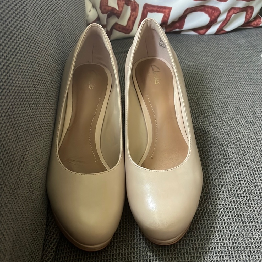 Clarks Nude Heels — Size 8